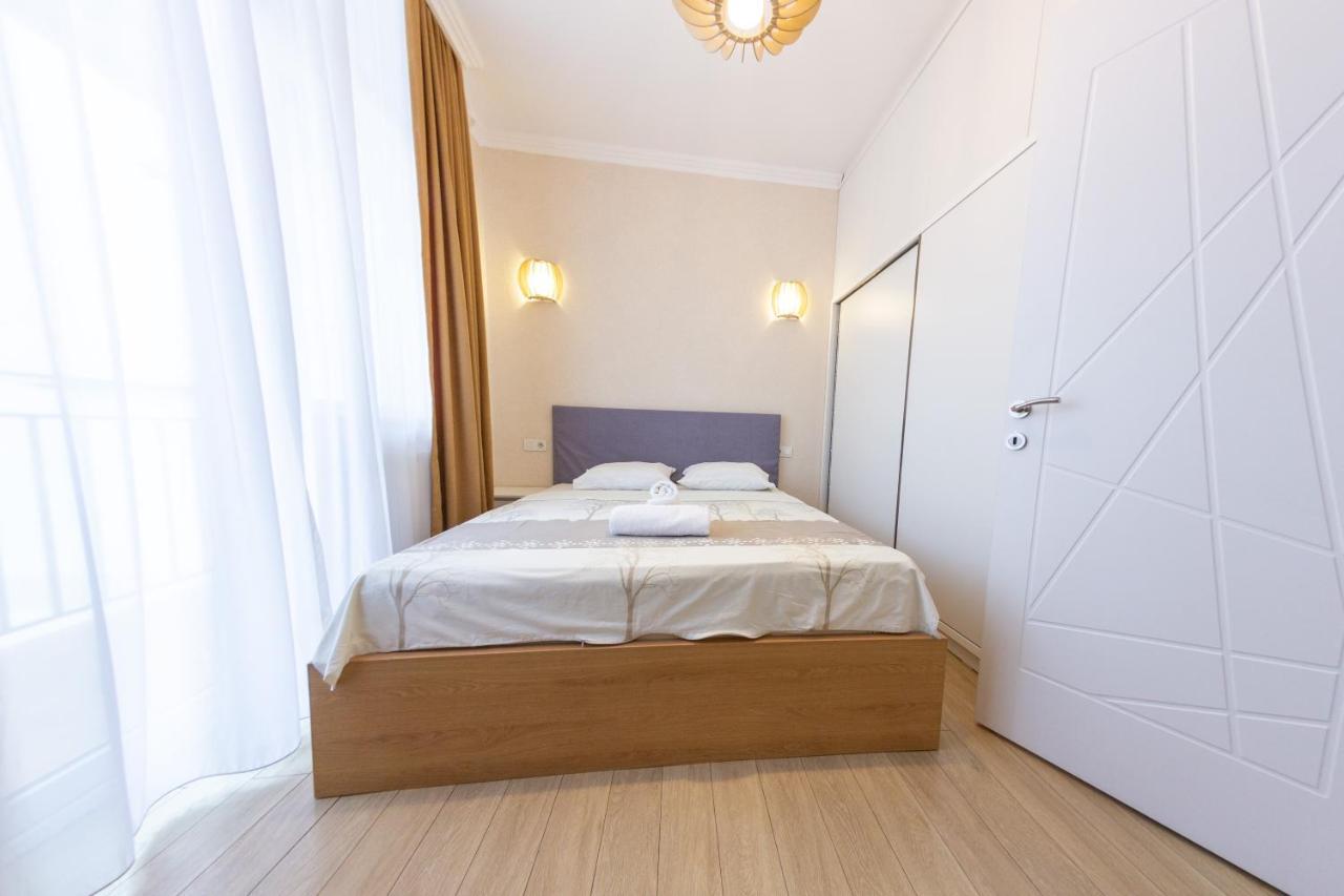 5 Apartment In One Boulding - Near Stadium Batumi Exterior photo