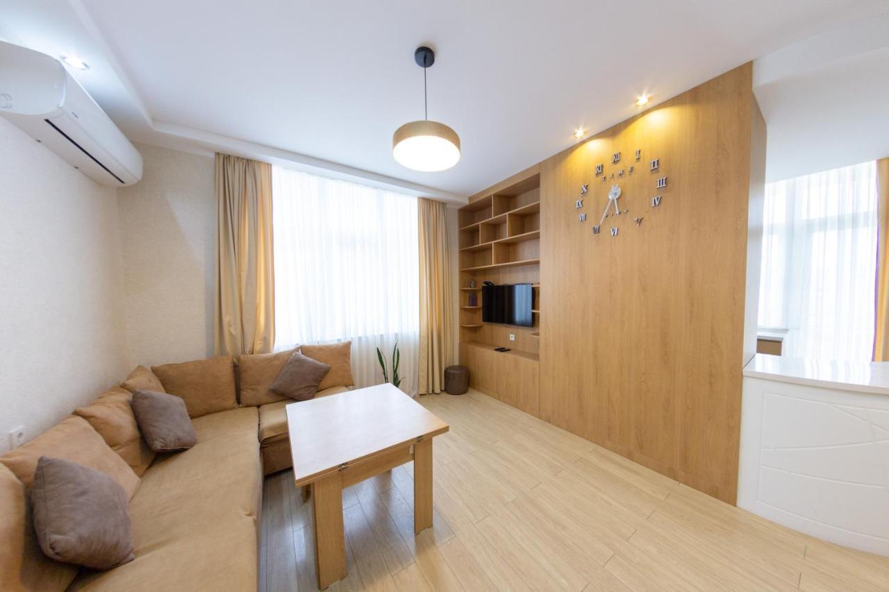 5 Apartment In One Boulding - Near Stadium Batumi Exterior photo
