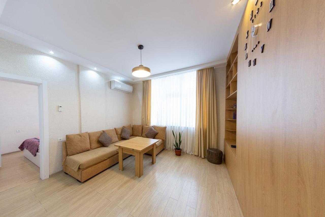 5 Apartment In One Boulding - Near Stadium Batumi Exterior photo