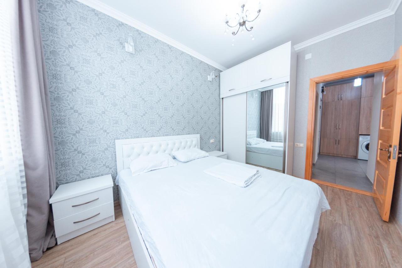 5 Apartment In One Boulding - Near Stadium Batumi Exterior photo